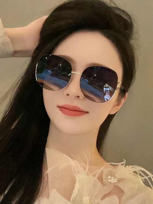 ルイヴィトンサングラス正面デザイン